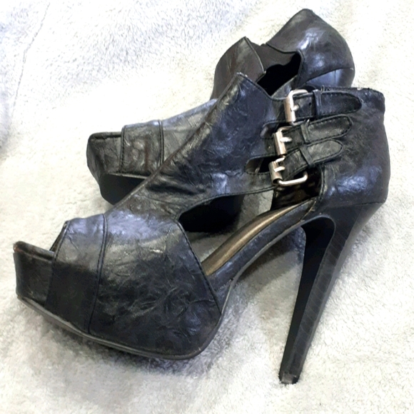 Heels - Picture 2 of 6